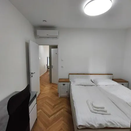 Elegant In The Heart Of Apartment *